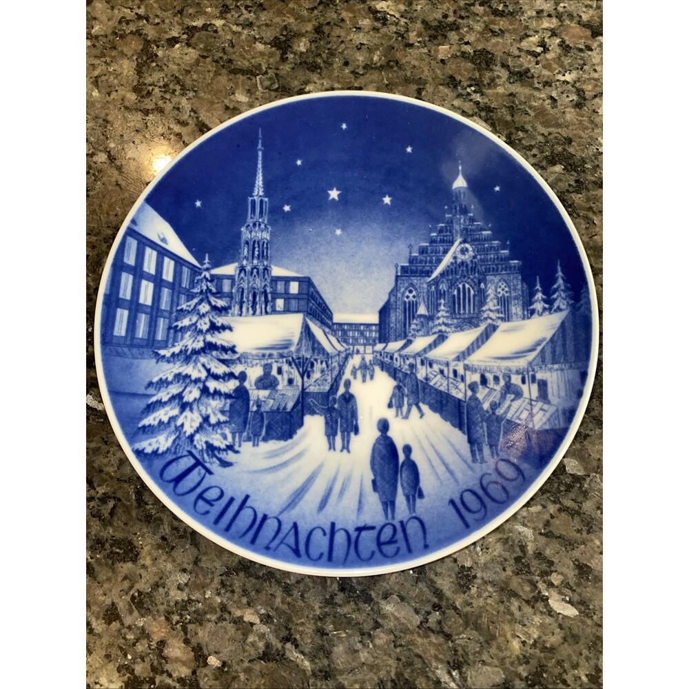 Vintage 1969 Christmas Market Plate Porcelain‎ Blue & White Weihnachten 8”